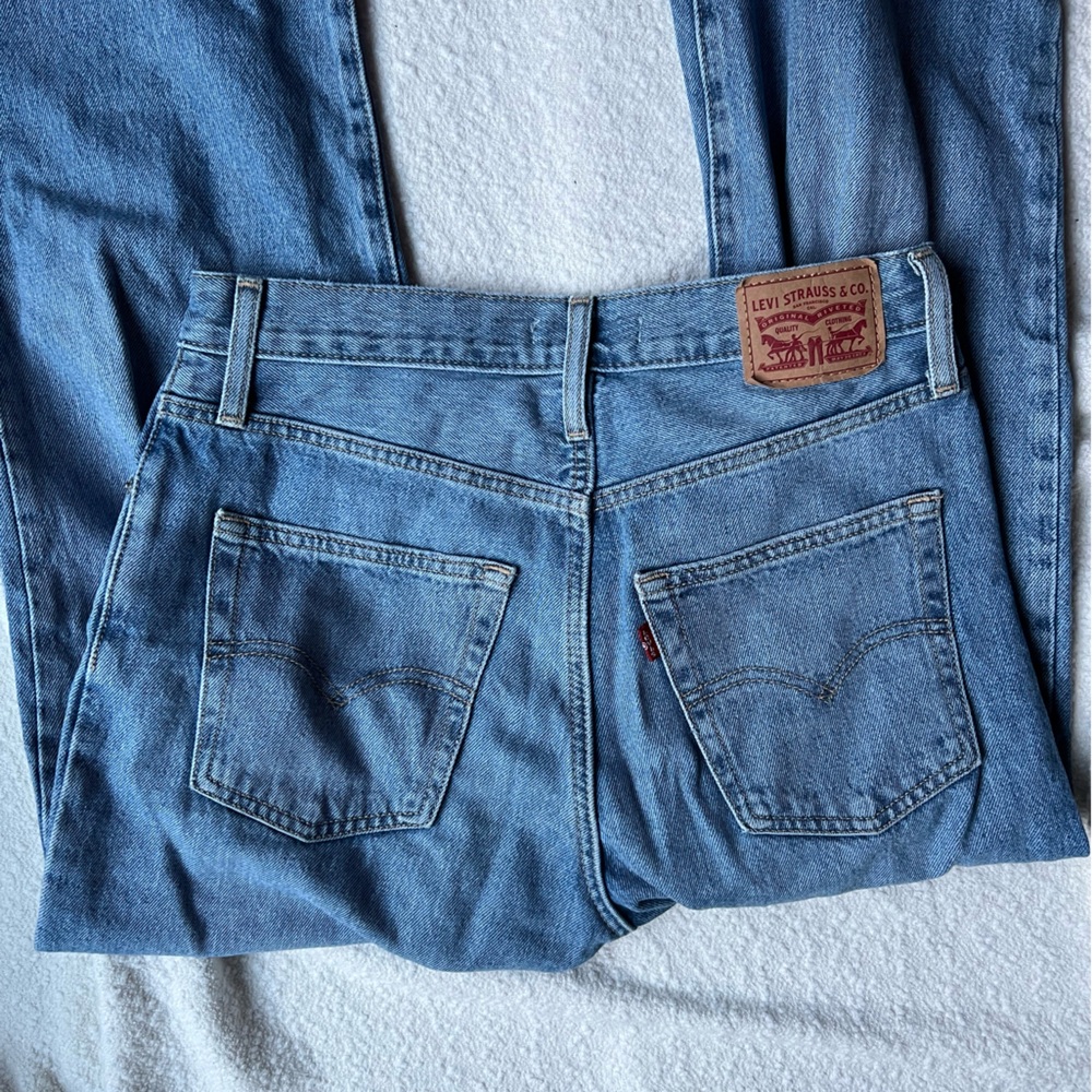 Levi’s '94 Baggy Distressed Jeans in Light Wash Blue - Size 27 - Picture 4 of 8
